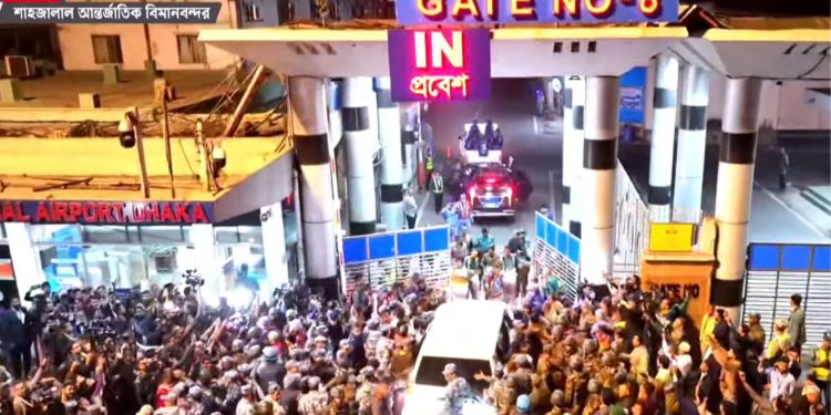 বিমানবন্দরে পৌঁছেছেন খালেদা জিয়া